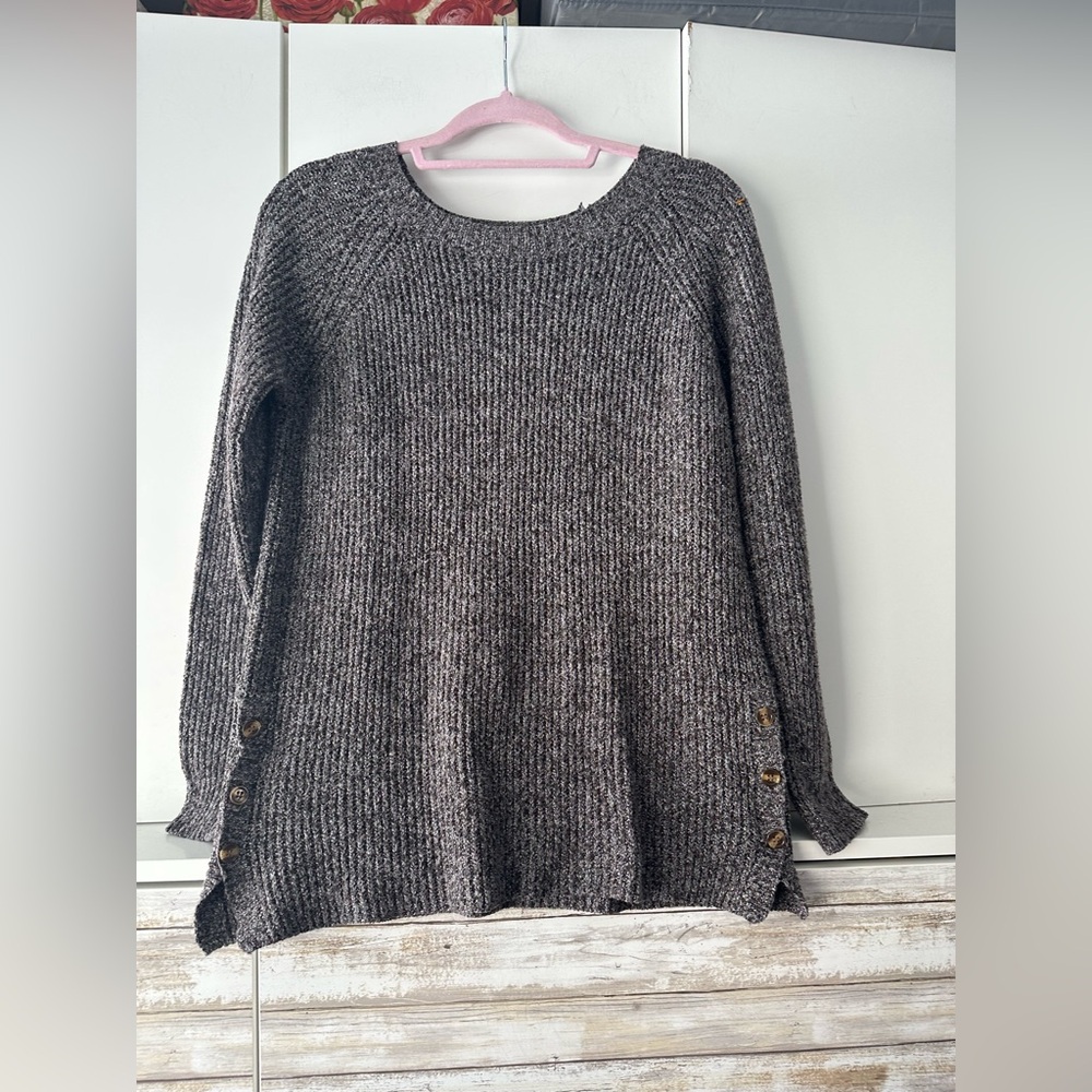🩶 Pink Clover Marled Gray Tunic Sweater Size Small Button Side Slits